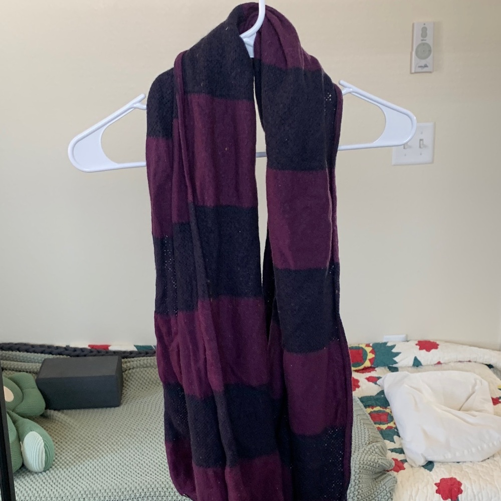 Lululemon Athletica Purple and Navy Scarf